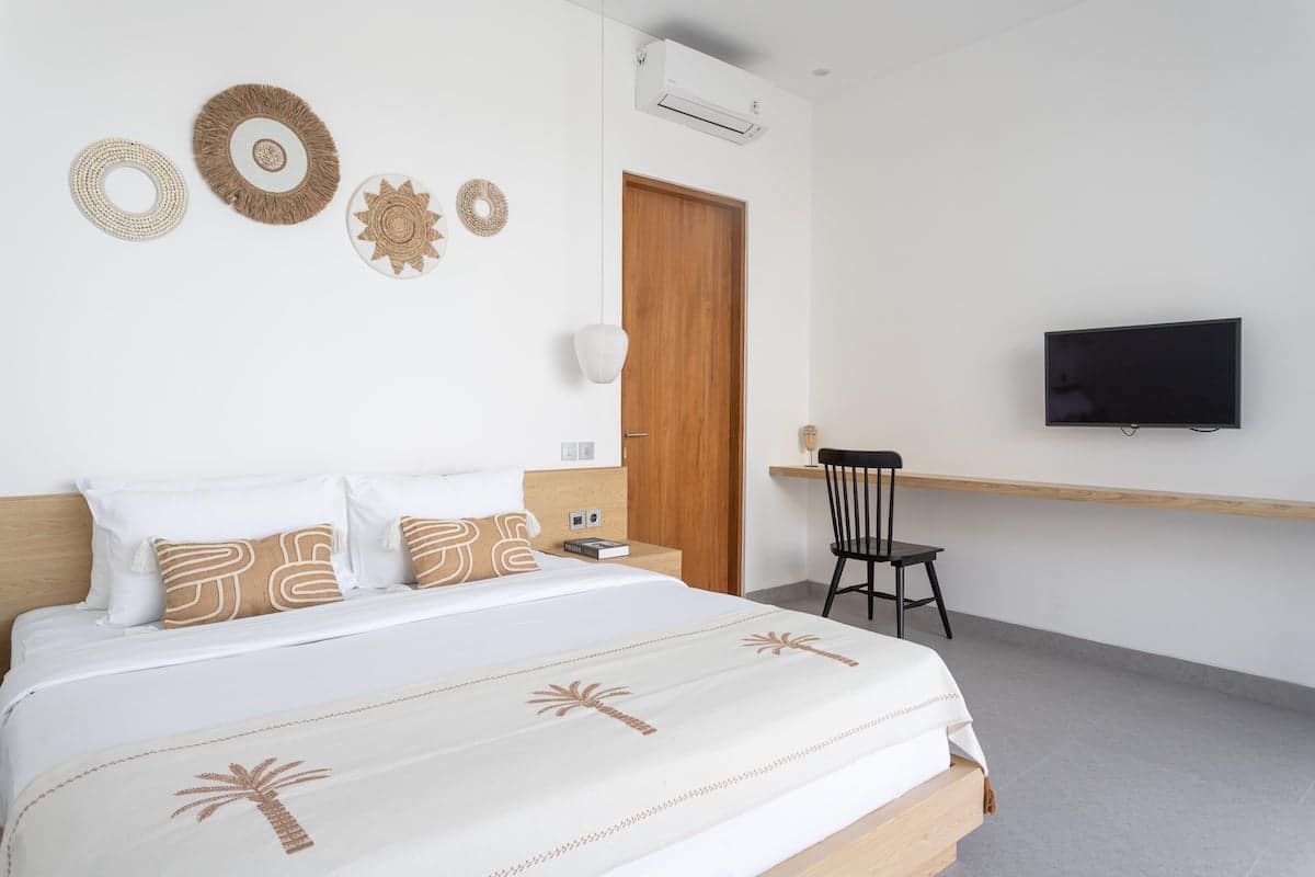 Clean and minimalist styled bedroom at Villa Lapis 2 Berawa Canggu